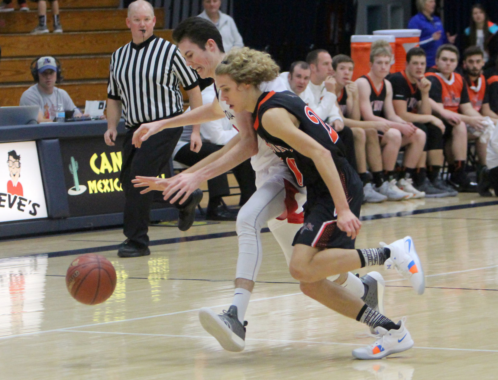 Elk Mound boys basketball vs Altoona 12-1-18
